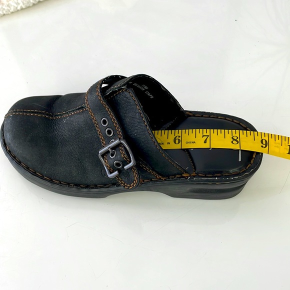 boc Ladies Clogs. Buckled Feature. Size 7/38 - Picture 9 of 12
